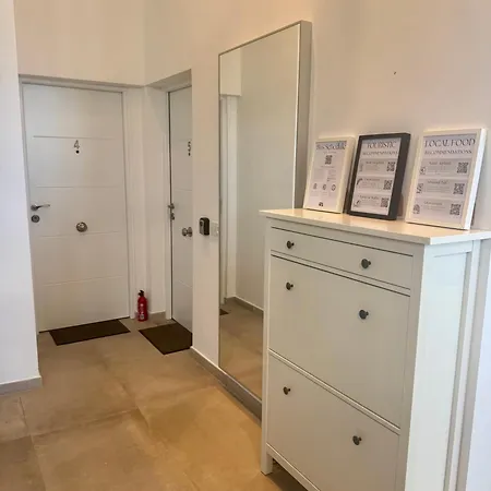 Casa Felipe 4 아파트 아데제